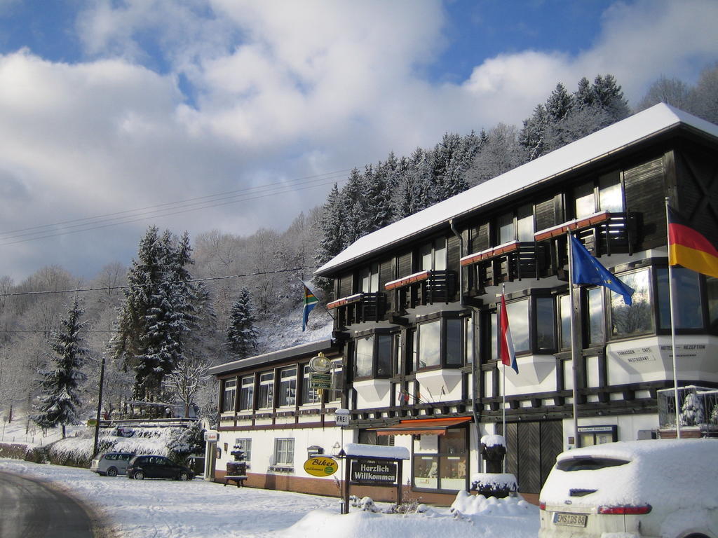 Landhotel Weinhaus Treis Weinaehr ภายนอก รูปภาพ